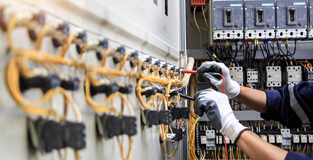 Professional Electrician technician working in Albers, IL